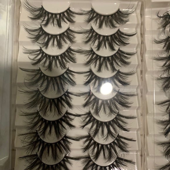 2 sets of lashes - Picture 3 of 3